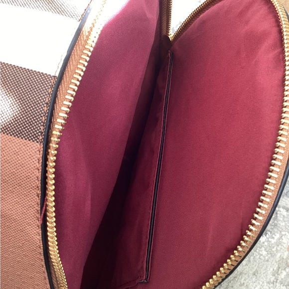 Classic Fashion backpack purse w/ matching wallet - Picture 5 of 13